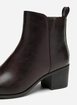 CLOU, Boots