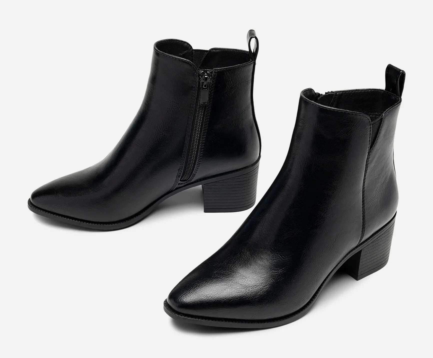 CLOU, Boots