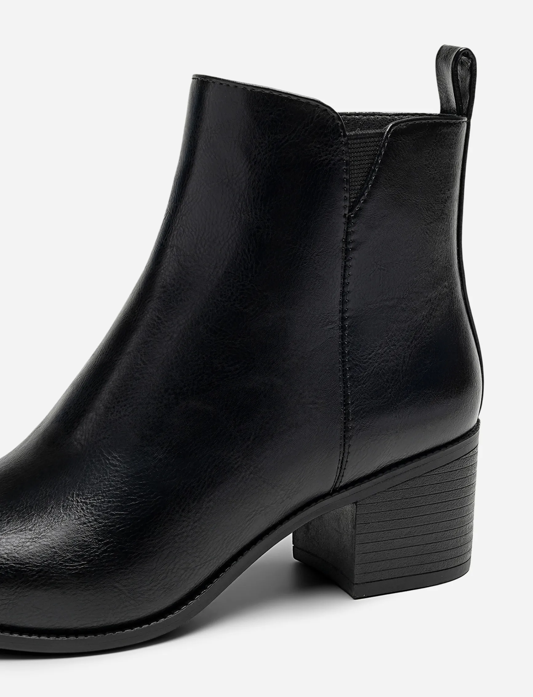 CLOU, Boots