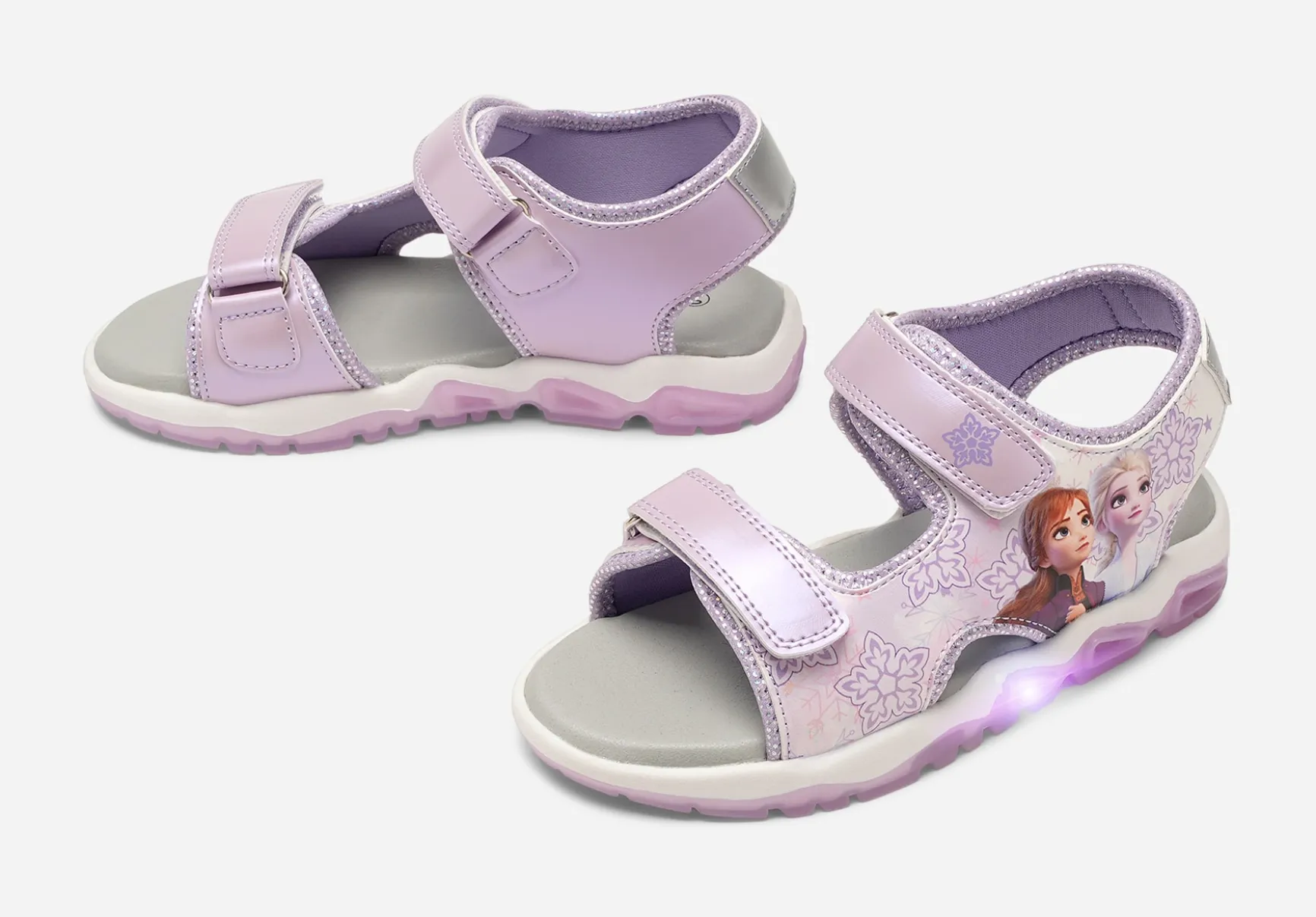 FROZEN, Blinkande sandaler