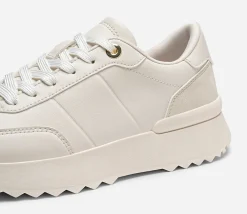 VOX, Sneakers