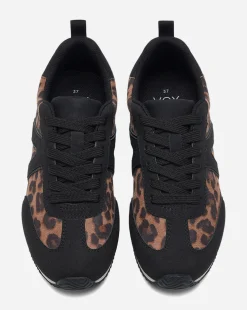 VOX, Sneakers